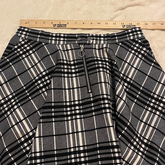 BYBLA plaid black ivory a line heavyweight skirt - Picture 8 of 8